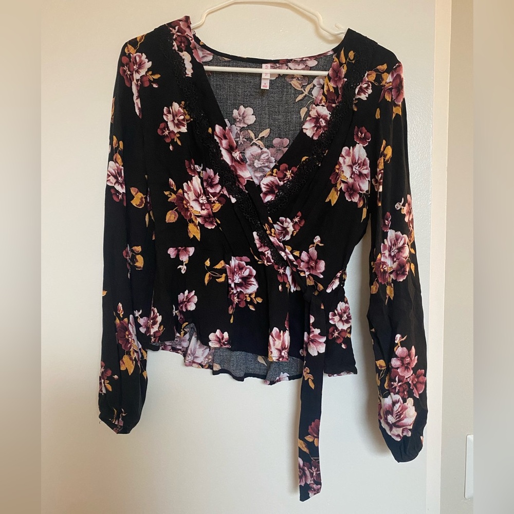 DONATING 10/4 - Xhilaration size small wrap shirt